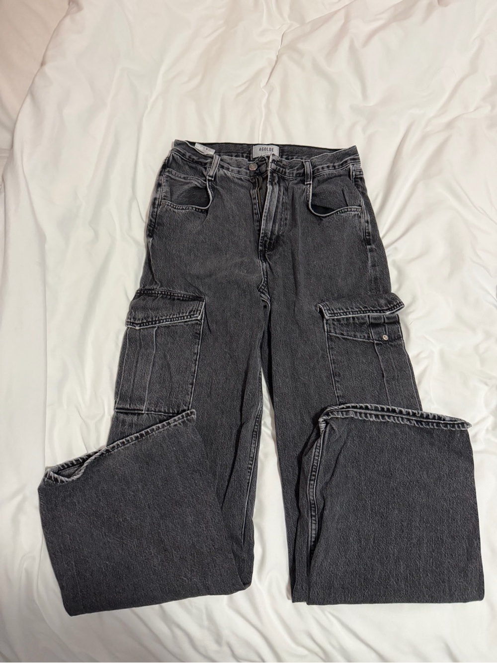 High-Rise Cargo Jeans in Washed Black